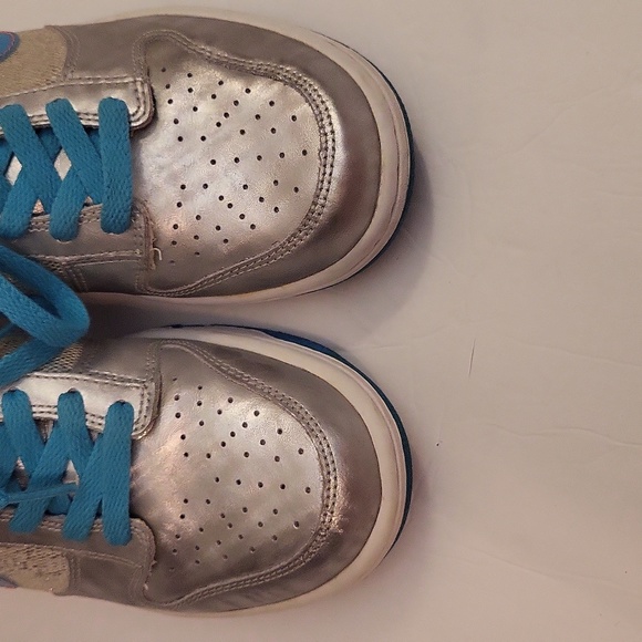 EUC Nike Leather Sneakers in Silver and Blue, Youth 7, UK 6 - Picture 2 of 9